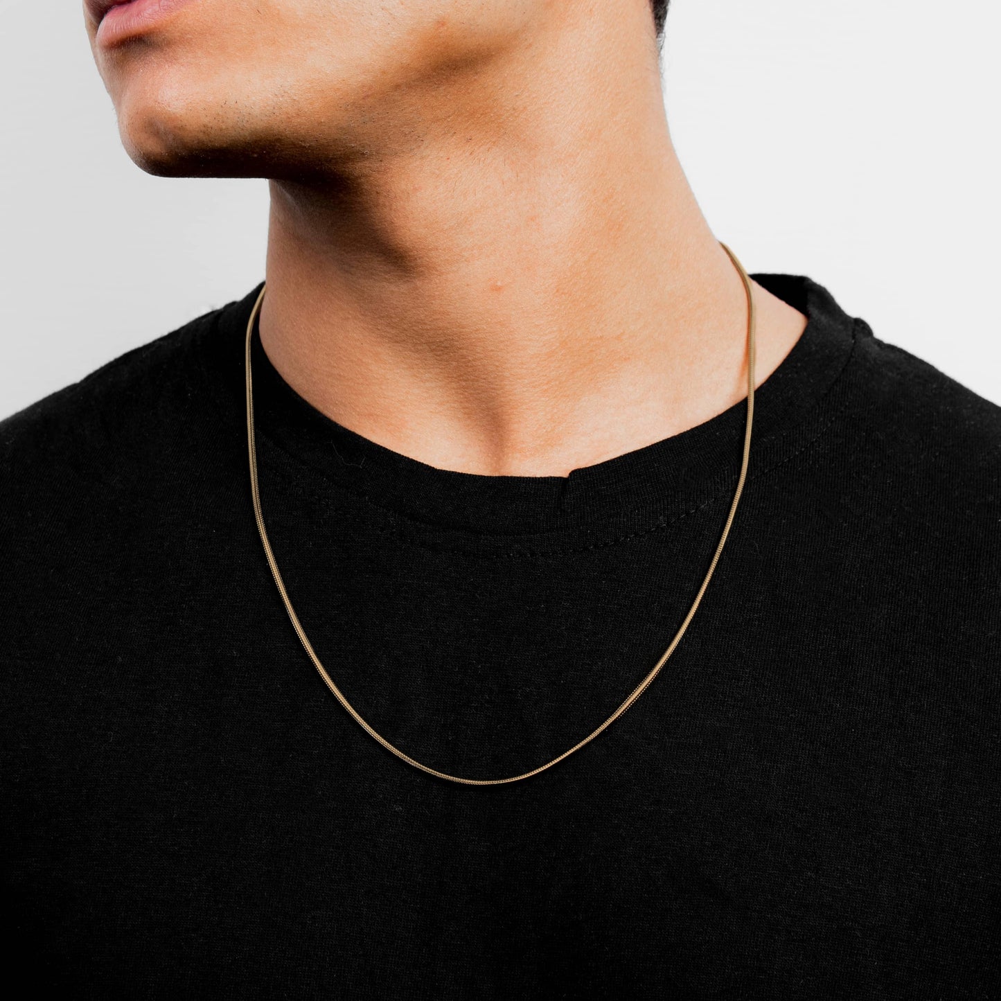 Snake 1.5MM Chain Gold worn